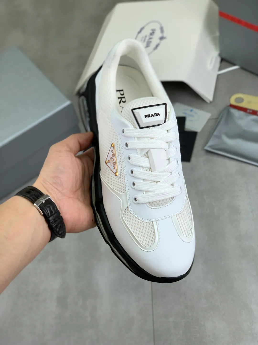 Men's men's shoes 💰P660 💰[New model] The top version is now available on the official website, 🆘 Air-cushion shock-absorbing thick-soled trendy brand (Prada) is the main popular model, avant-garde and versatile fashionable men's shoes, private version mold opening, cowhide surface splicing 1:1.. Simple fashion, original imported cowhide feet; the atmosphere and personality are more fashionable, eye-catching and pursuing class. It will subvert the old idea and be a must-have for fashion trendsetters with you! Must keep it for yourself ! Tall and comfortable, large and low, high-end quality workmanship. Code number: 38-45; 4 colors available.